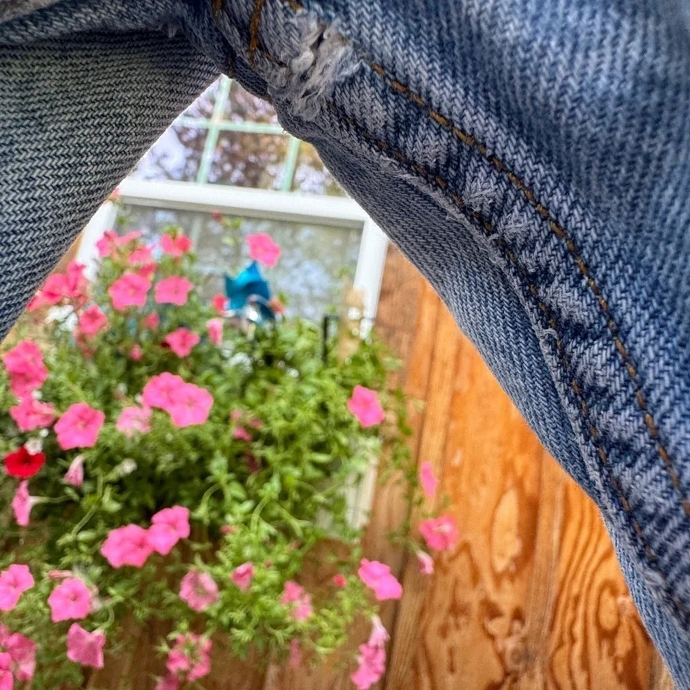 Levi’s 505 Perfectly broke-in Jeans-see pics label 40” x32” (actual 40” x 29.5”)